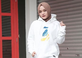 Musim Hujan Tetap Modis, Tiru Fashion Hijab ala 5 Anak Seleb Ini. Kece dan Stylish Banget!