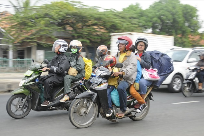 Menhub secara tegas melarang masyarakat mudik naik motor ke kampung halaman.