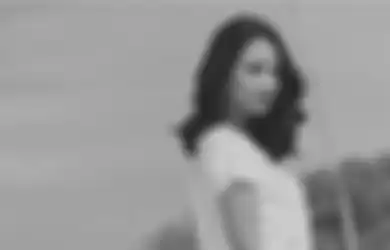 Ngaku Trauma Ketemu Orang, Vanessa Angel Tertangkap Kamera Sedang Makan dengan Dua Orang Pria