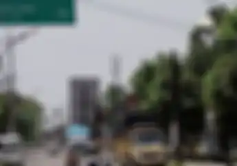 Banyak yang Belum Tahu Warna Papan Penunjuk Jalan Bukan Pakai Cat, Pantes Tetap Terang saat Malam