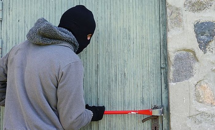 Ilustrasi Arti Mimpi Mencuri