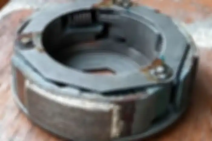 Berikut ini ciri-ciri kampas ganda overheat di CVT motor matic.