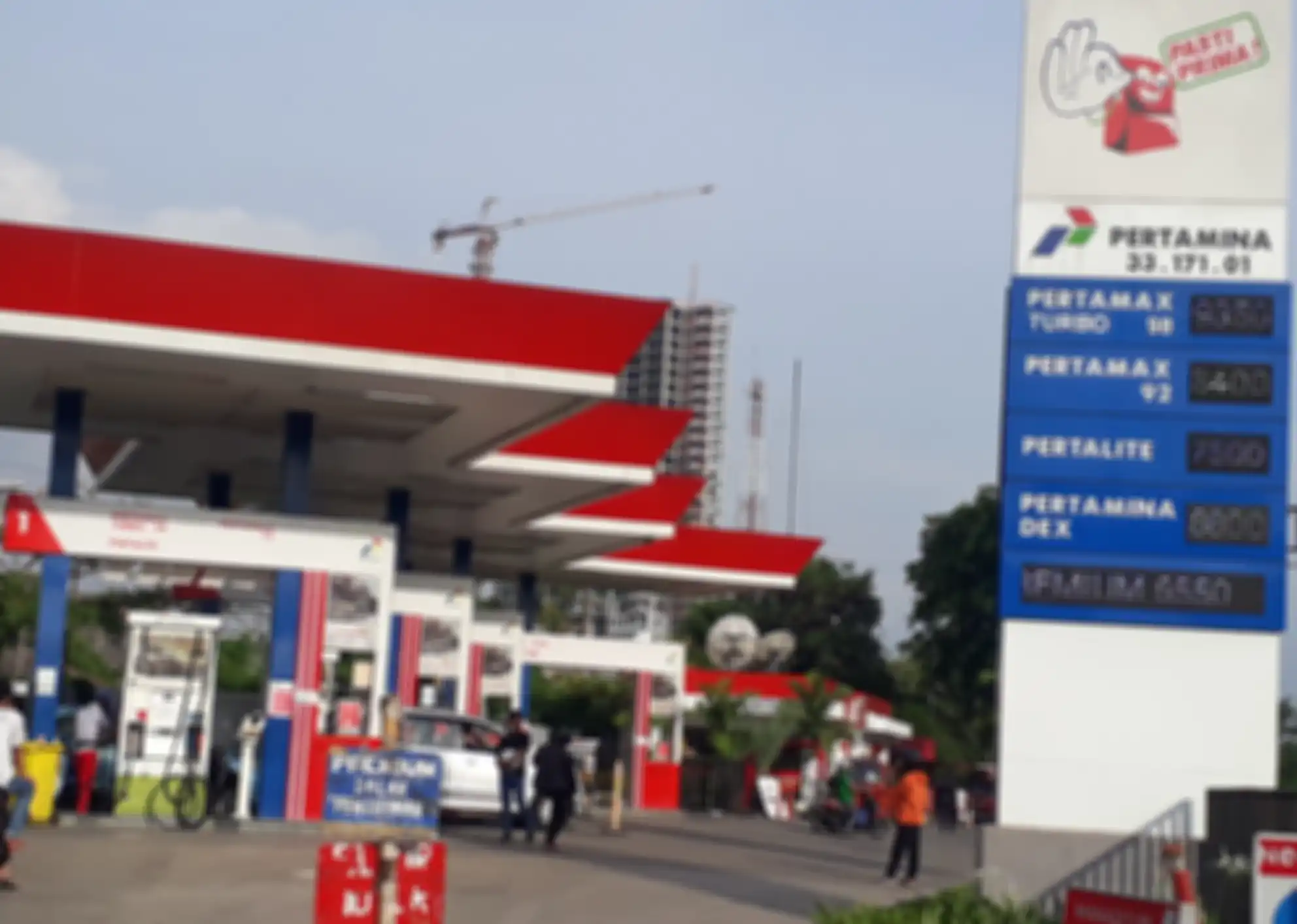 SPBU Pasti Prima memiliki perbedaan dengan Pasti Pas yang didominasi warna merah dan warna putih.