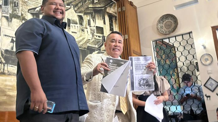 Hotman Paris dalam konferensi pers di kawasan Menteng, Jakarta Pusat, Senin (8/9/2025).