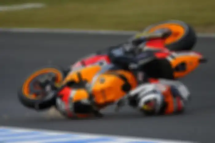 Pedrosa kecelakaan di MotoGP Jepang 2010, mengakibatkan tulang selangkanya retak.