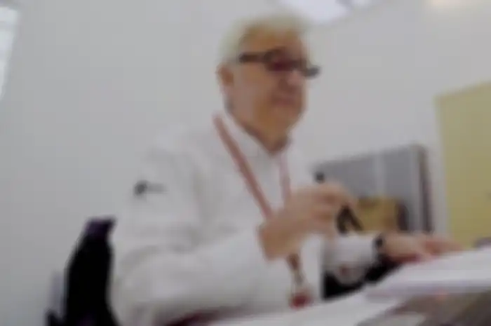 Nick Harris terkenal dengan suara serak yang khas di MotoGP
