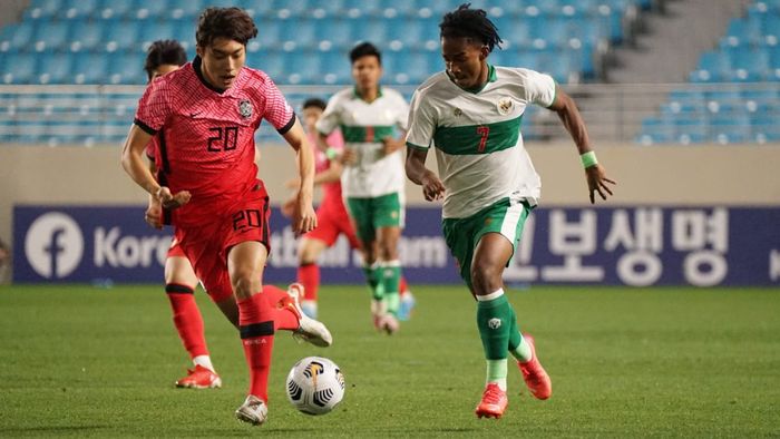 Suasana pertandingan timnas U-19 Indonesia melawan timnas U-19 Korea Selatan di di DGB Daegu Bank Park, Daegu, Korea Selatan, Selasa (29/3/2022).