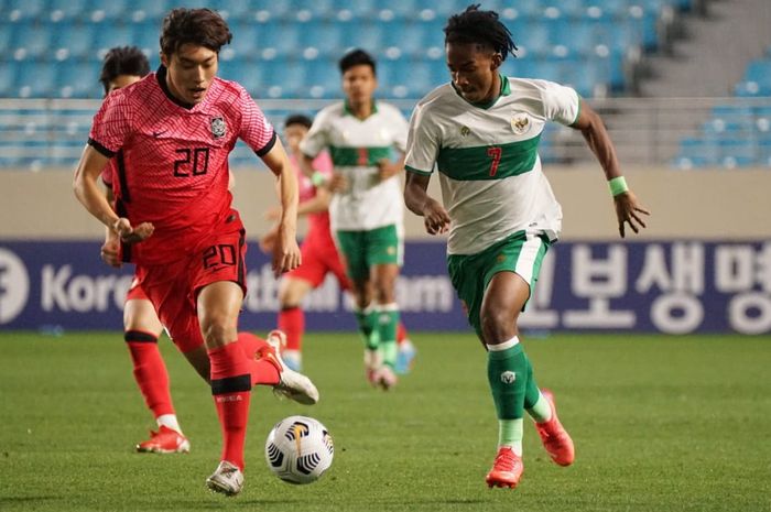 Suasana pertandingan timnas U-19 Indonesia melawan timnas U-19 Korea Selatan di di DGB Daegu Bank Park, Daegu, Korea Selatan, Selasa (29/3/2022).