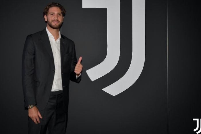 Gelandang anyar Juventus, Manuel Locatelli, langsung menebar janji manis usai resmi diboyong I Bianconeri dari Sassuolo.