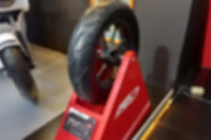 Ban motor terbaru  dari FDR bernama Velogrip