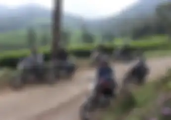 Hangout Keren Bareng Royal Enfield ke BBQ Ride, Artis Beken Ikut Riding