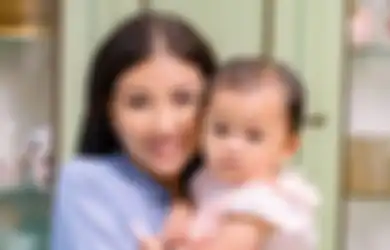 Tampil Pakai Tas dengan Gantungan Seumprit, Sarwendah Sukses Bikin Netizen Geger Lantaran Harganya yang Diluar Dugaan: Bisa Buat Bayar Kontrakan