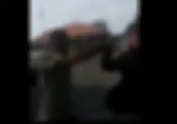 Warga Langsung Minggir, Video Driver Ojol Pasrah Dipukul Gerombolan Sopir Angkot di Salatiga, Nyaris Babak Belur