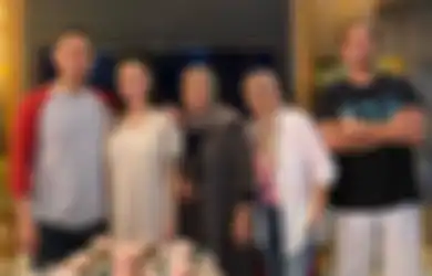 Pertama Kali Bertemu Ibu Mertua Setelah 2 Bulan Menikah, Tingkah Zaskia Gotik Justru Bikin Geleng-geleng Kepala, Istri Sirajuddin Mahmud Sampai Lakukan Aksi Heboh Ini