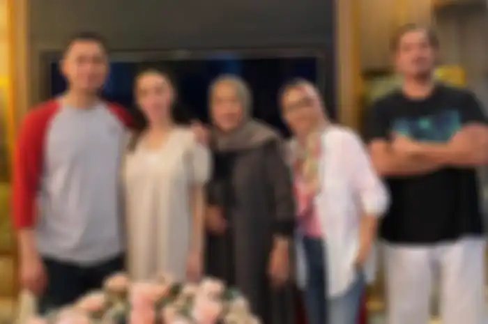 Pertama Kali Bertemu Ibu Mertua Setelah 2 Bulan Menikah, Tingkah Zaskia Gotik Justru Bikin Geleng-geleng Kepala, Istri Sirajuddin Mahmud Sampai Lakukan Aksi Heboh Ini