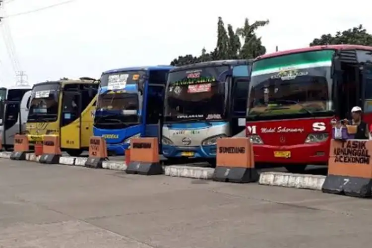 Kurangi Penyebaran Virus Corona di Daerah-daerah, Mulai Sore Ini Bus AKAP dan AJAP Dilarang Beroperasi