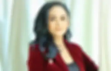 Ikuti Upacara HUT RI dari Rumah, Tampilan Nyentrik Krisdayanti Pakai Baju Serba Merah Langsung Jadi Sorotan, Seperti Apa?