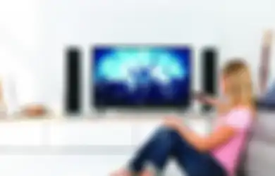 Enggak Pakai Keringat, Begini Cara Membersihkan TV Layar Datar dari Debu, Jangan Main Semprot!
