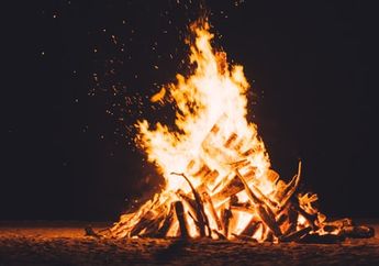 Arti Mimpi Api Unggun Bisa Membawa Pesan untuk Lebih Hati-Hati, Kemungkinan Akan Ada Paksaan dari Orang Berpengaruh hingga Keinginan Balas Dendam