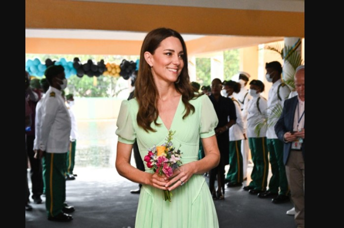 Penampilan Kate Middleton pakai dress hijau