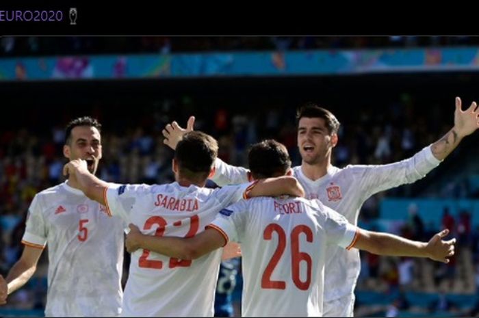 Para pemain timnas Spanyol merayakan gol ketiga La Furia Roja yang dicetak oleh Pablo Sarabia