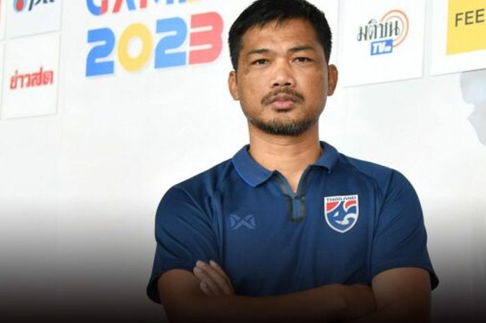 Pelatih Timnas U-23 Thailand, Issara Sritaro.