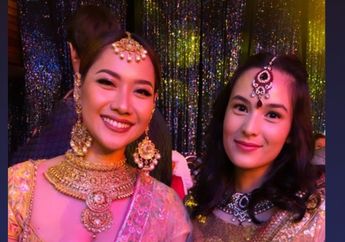 Lihat Gaya Bunga Citra Lestari dan Chelsea Islan Kenakan Pakaian Adat India di Pernikahan Putra Raam Punjabi