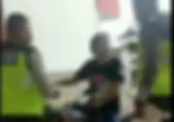 Takut Ditilang, Pemotor Perempuan Ngamuk dan Tantang Polisi, Pembuat Video Diserang