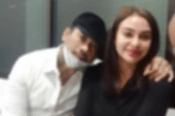 Jerinx SID dan istrinya Nora Alexandra 