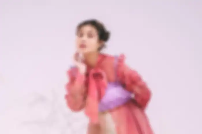 Awkarin tampil girly