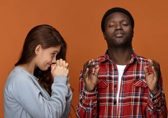 Merasa Terbebani Gegara Berusaha Buat Menyenangkan Orang Lain? Yuk Berhenti Jadi People Pleaser