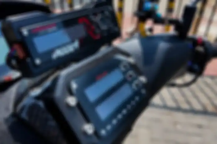 ECU aRacer MGUX bisa diatur dari remote yang ditanam di area kokpi