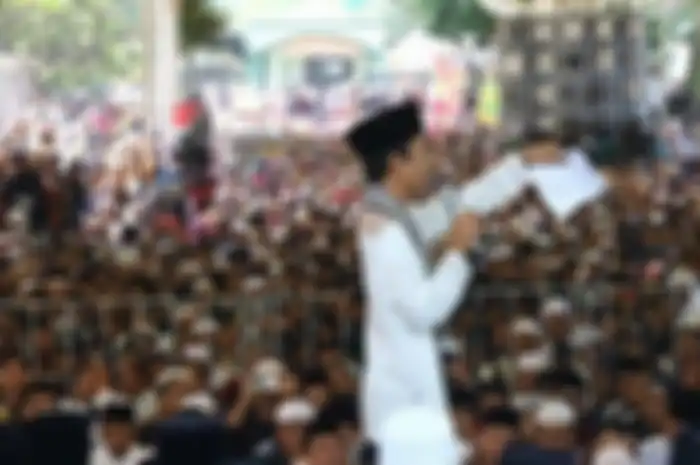 Pengajian Ustaz Abdul Somad dibubarkan aparat karena melanggar protokol kesehatan.