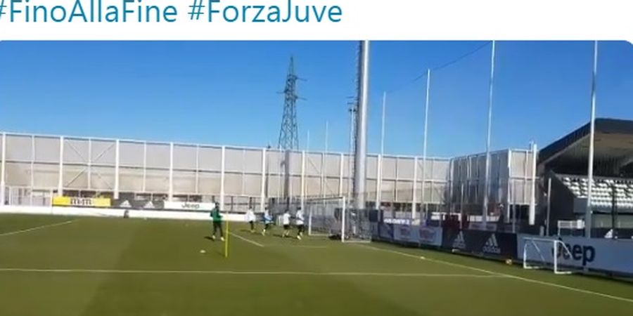 VIDEO - Gol Ronaldo di Sesi Latihan Juventus Bikin Kiper Masuk Gawang