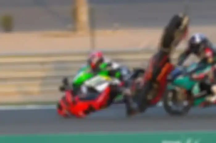 Apes, pembalap Tim Indonesia Moto3 terjatuh di seri Moto3 Doha 2021.