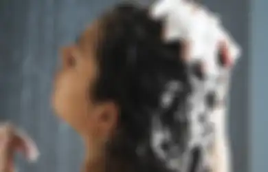 Penjelasan Mitos Larangan Cewek Keramas Saat Haid, Jangan Percaya!
