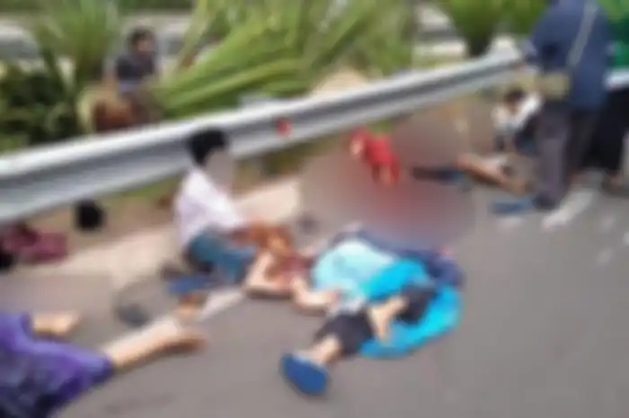 Kecelakaan mobil losbak di Green Lake, Semanan yang melibatkan puluhan santri.