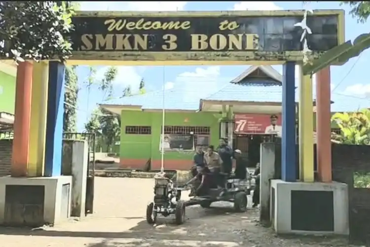 Harga Pertalite Naik Bikin Siswa SMK di Bone Pakai Gerobak Tarik Berangkat ke Sekolah