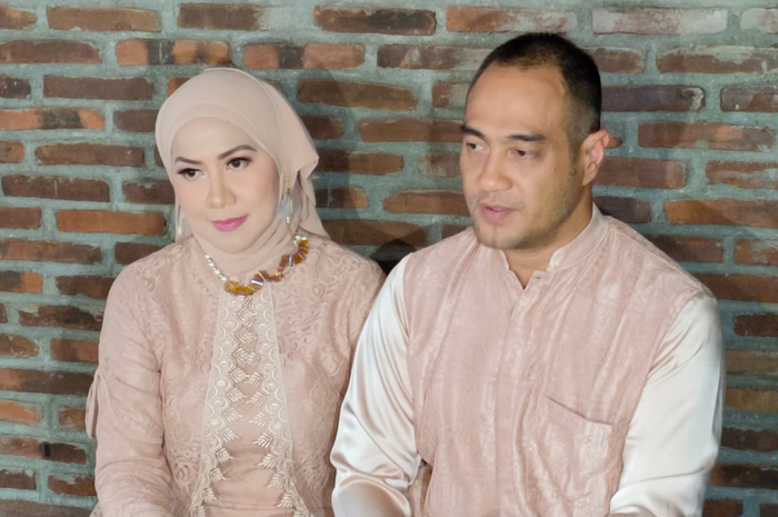 Venna Melinda dan Ferry Irawan saat Grid.ID jumpai di kawasan Ciputat, Tangerang Selatan pada Rabu (23/3/2022).