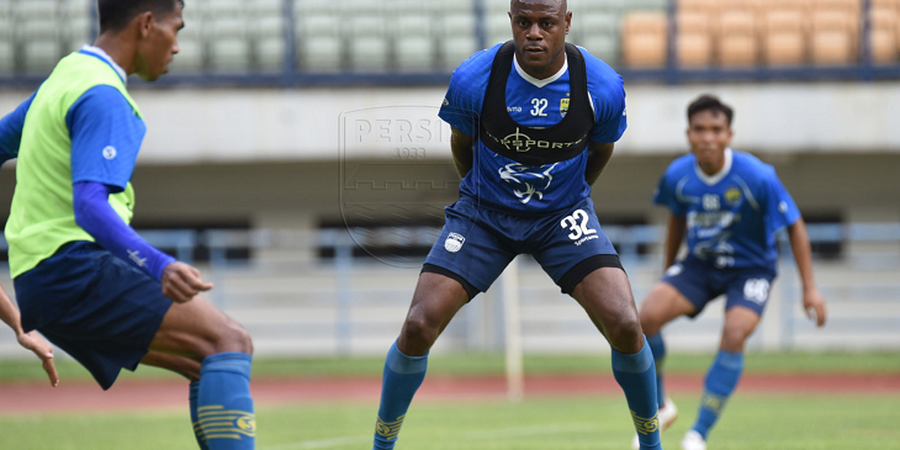 Kesulitan Latihan Mandiri, Bek Persib Ingin Kembali ke Lapangan