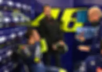 Jengkelnya Valentino Rossi, Sampai Mau Pasang Tape Recorder di Paddock Tim Yamaha