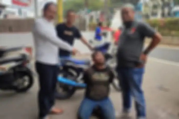 Modus maling motor di Tangsel pura-pura tanya alamat malah gasak motor bebek milik buruh harian lepas. 