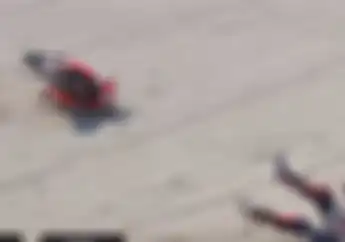 Ajaib! Video Marc Marquez Terjungkal Keras di Q2 MotoGP San Marino, Enggak Cedera dan Langsung Lari