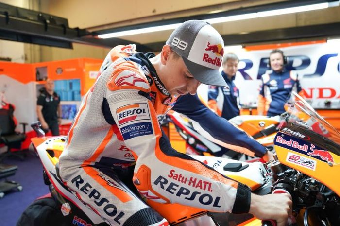 Pembalap Repsol Honda, Jorge Lorenzo tengah menjajal setelan motornya