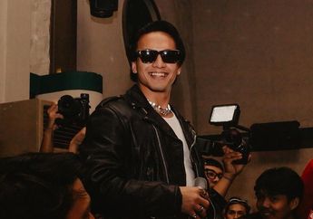 Tak Punya Rasa Takut, Jefri Nichol Lempar Payung Hitam ke Gedung DPR RI