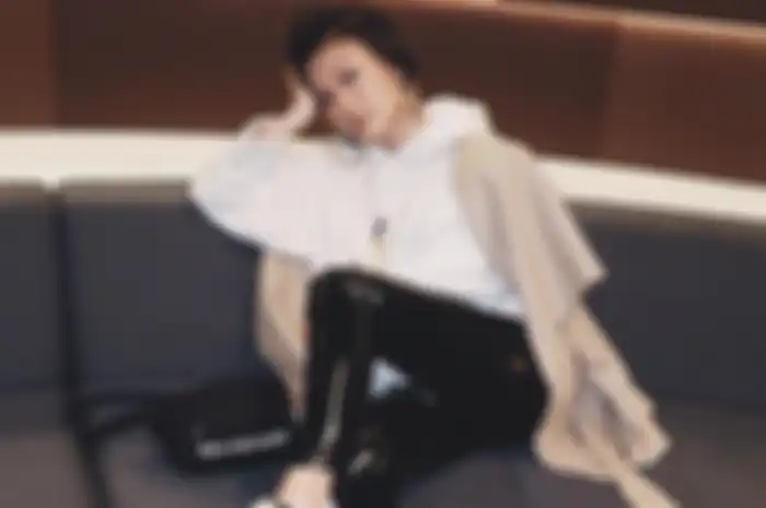 Lihat Komentar Kocak Netizen Saat Agnez Mo Pamer Perut Super Rata, Sampai Dituduh Nggak Pernah Makan Indomie?