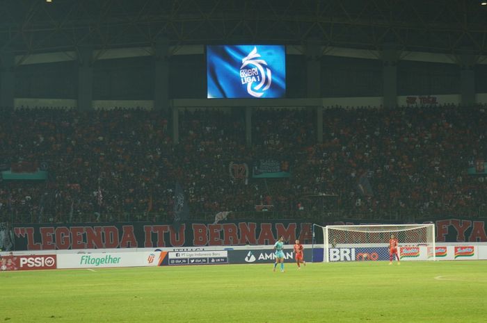 Suasana laga Persija Jakarta versus Madura United dalam laga pekan ke-10 Liga 1 2022 di Stadion Patriot Candrabhaga, Bekasi, Jawa Barat, 17 September 2022.