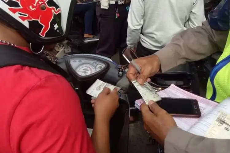 Cara Mengecek Denda Tilang Online, Enggak Perlu Datang ke Pengadilan!
