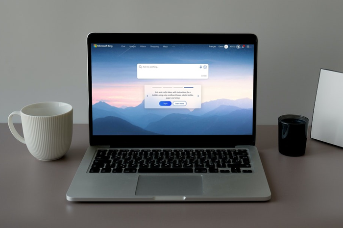 Microsoft Bing di MacBook Pro.