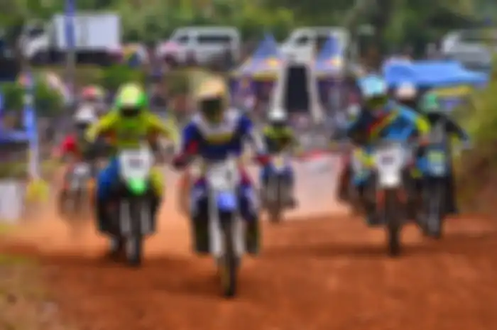 Para peserta kesulitan melakukan overtake